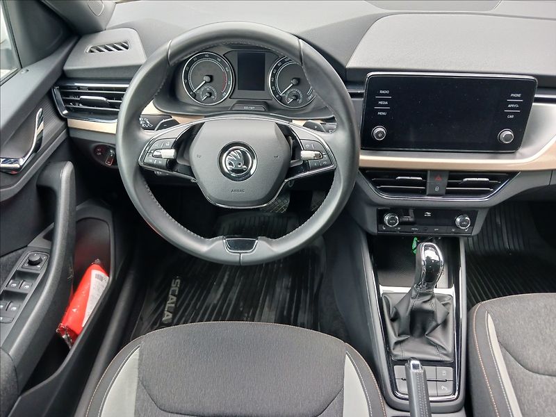 Škoda Scala 1,5 TSI 110kW DSG7, PANORAMA - fotka 11 z 24