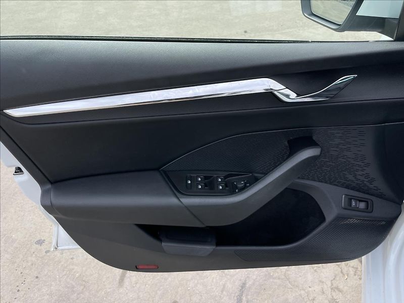 Škoda Octavia 2,0 TDI DSG Style MatrixLED - fotka 14 z 22