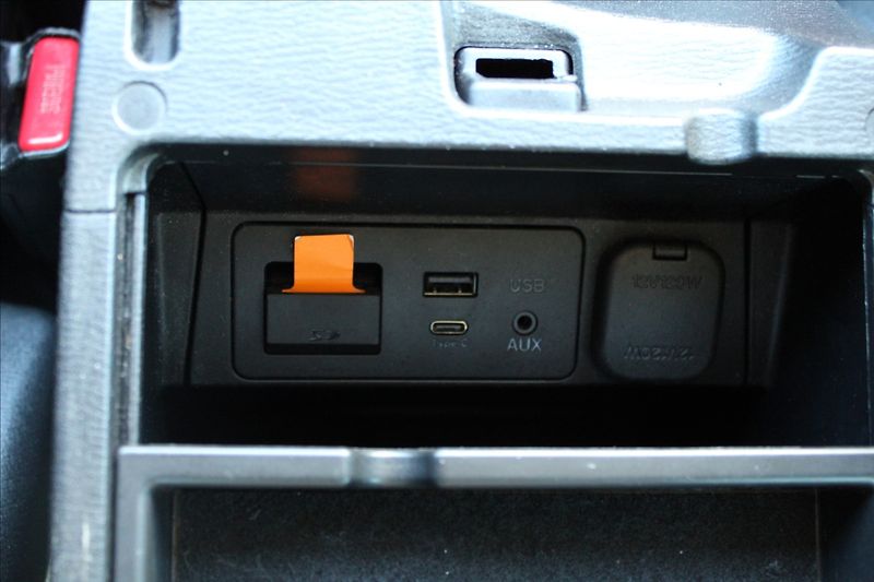 Mazda 3 2,0 i  NOVÉ V ČR - fotka 22 z 29