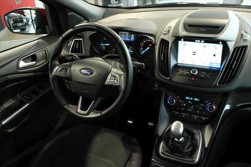 Ford Kuga TDCi AWD ST-Line - fotka 13 z 31