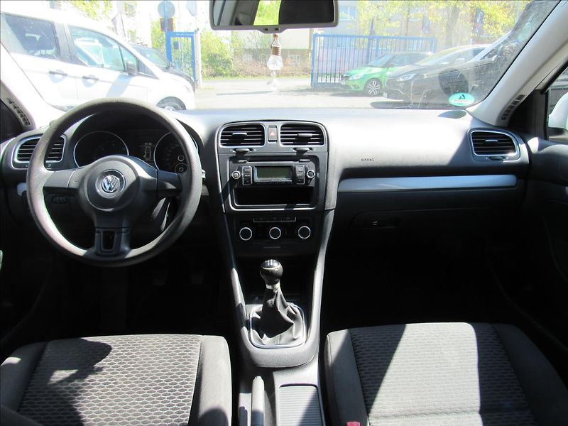 Volkswagen Golf 1,6 TDi 77kW Variant - fotka 11 z 29
