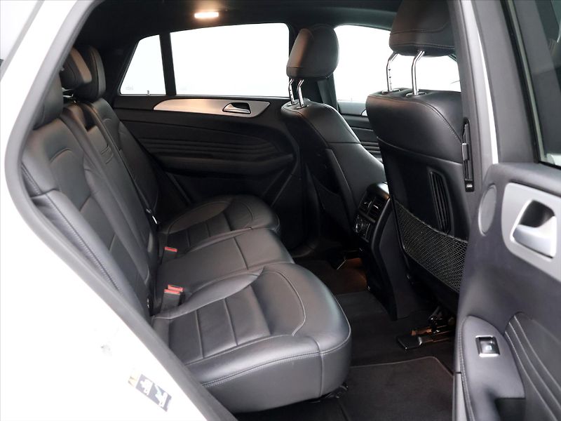 Mercedes-Benz GLE 3,0 350d 227kW AMG H&K LED CZ - fotka 14 z 48