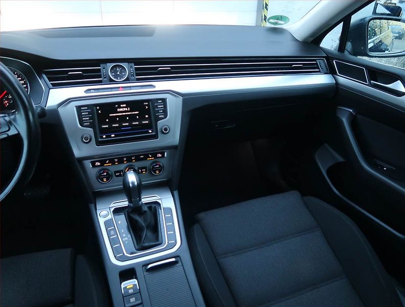 Volkswagen Passat (2017) 2.0 TDI, Automat, Serv.kniha - fotka 8 z 22