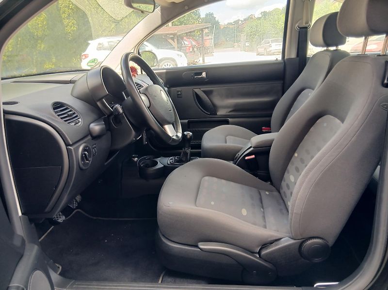 Volkswagen New Beetle 1.6i KLIMA NEHAVAROVANÉ - fotka 10 z 31