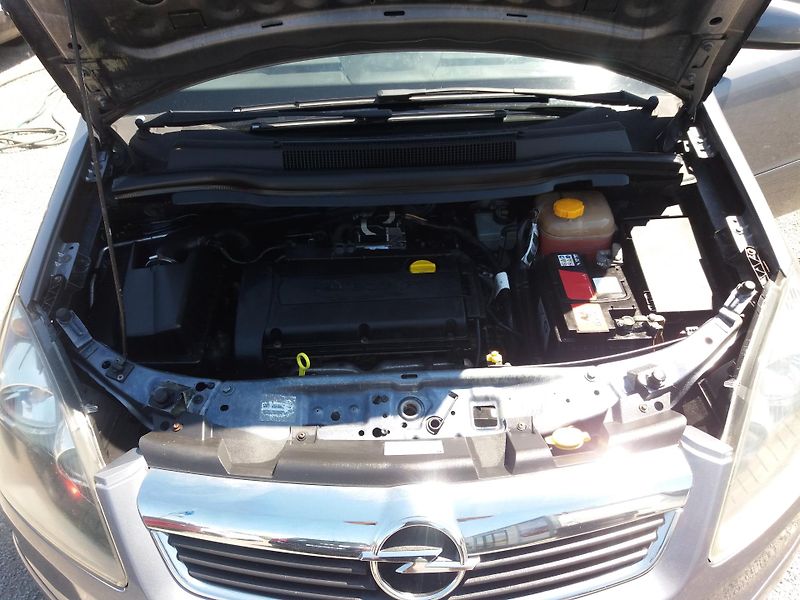 Opel Zafira 1.6 16V,7.MÍST,KLIMA! - fotka 19 z 19