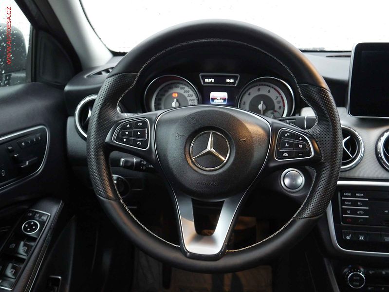 Mercedes-Benz GLA (2016) 250 4Matic 4Mat, ČR, AT - fotka 14 z 16