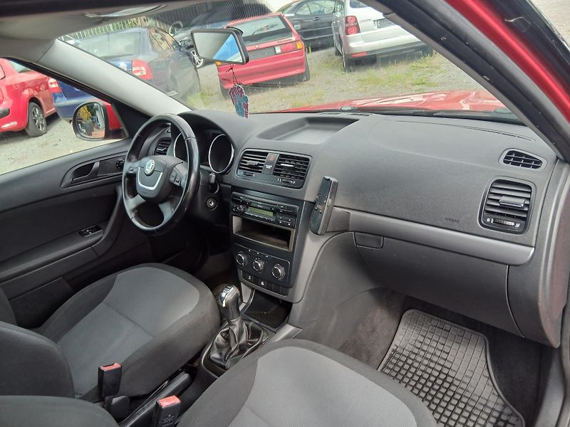 Škoda Yeti TSI, 4x4, nová STK - fotka 29 z 35