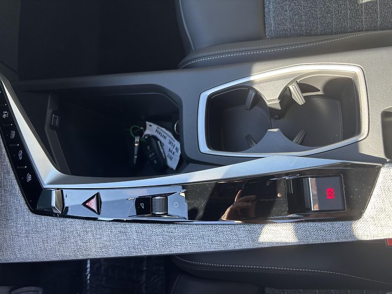 Peugeot 5008 (2026) ALLURE Hybrid 145 e-DCS6 - fotka 18 z 25