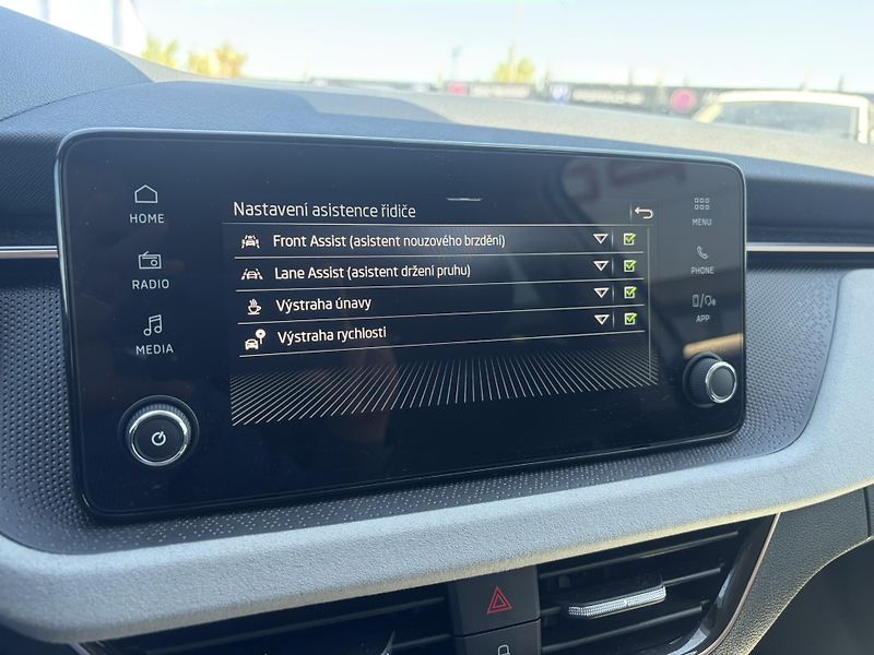 Škoda Kamiq 1.0TSi DSG Top Selection 85kW - fotka 18 z 20