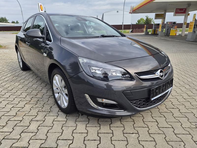 Opel Astra (2013) 1,4T COSMO - fotka 2 z 13
