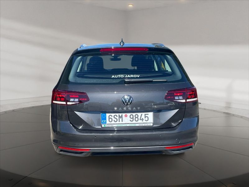 Volkswagen Passat 1,5 TSI Business AT - fotka 5 z 11