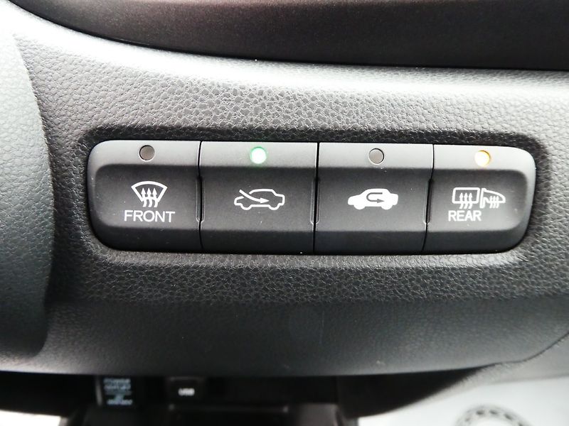 Honda Jazz (2012) 1.4i 73kW*Automat*Panorama* - fotka 21 z 32