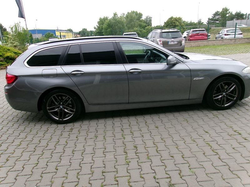 BMW Řada 5 (2010) 520d combi  - fotka 7 z 28
