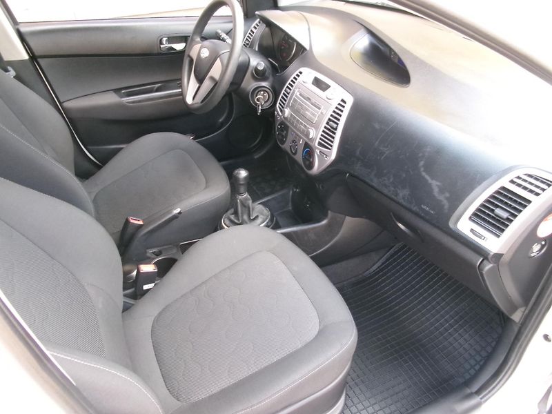 Hyundai i20 (2012) 1,2i KLIMA ČR ISOFIX - fotka 15 z 27