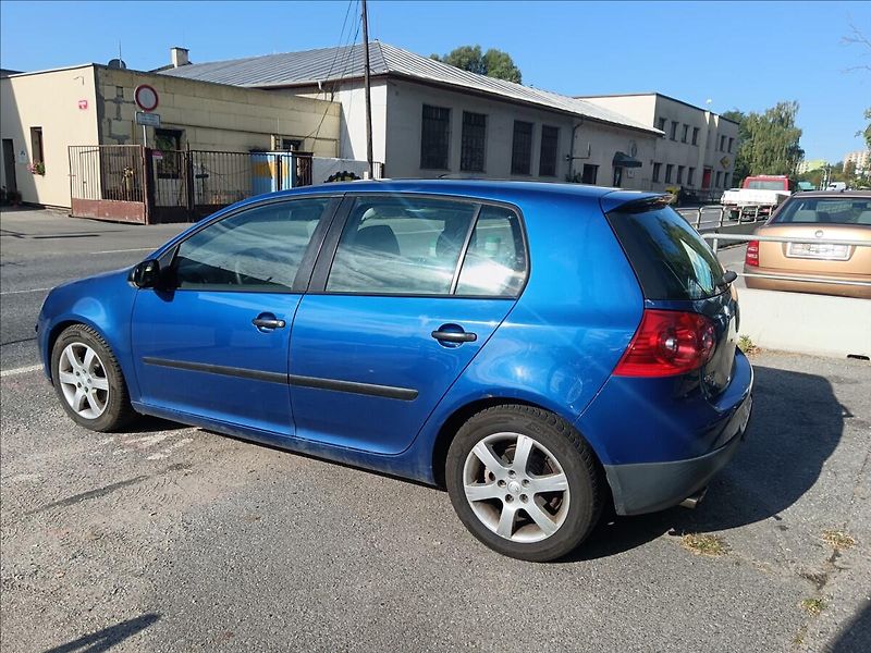 Volkswagen Golf 2,0 TDi - fotka 6 z 18