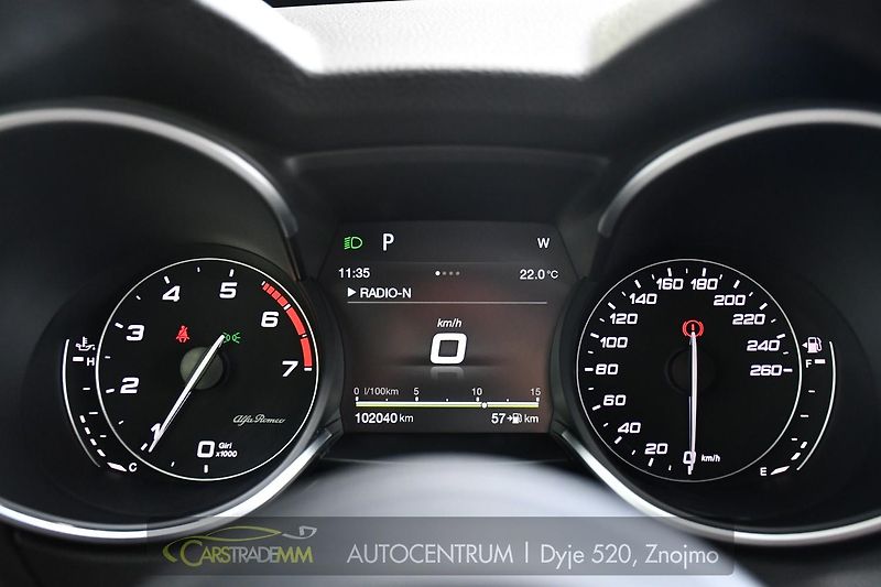 Alfa Romeo Stelvio 2.0 Q4 VELOCE - fotka 31 z 52