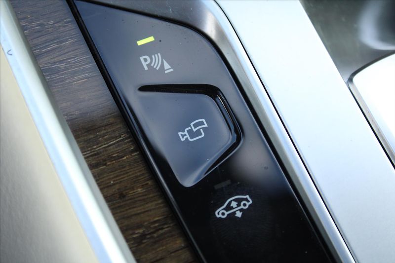BMW Řada 7 750Li xDrive LASER MASÁŽE ČR - fotka 27 z 44