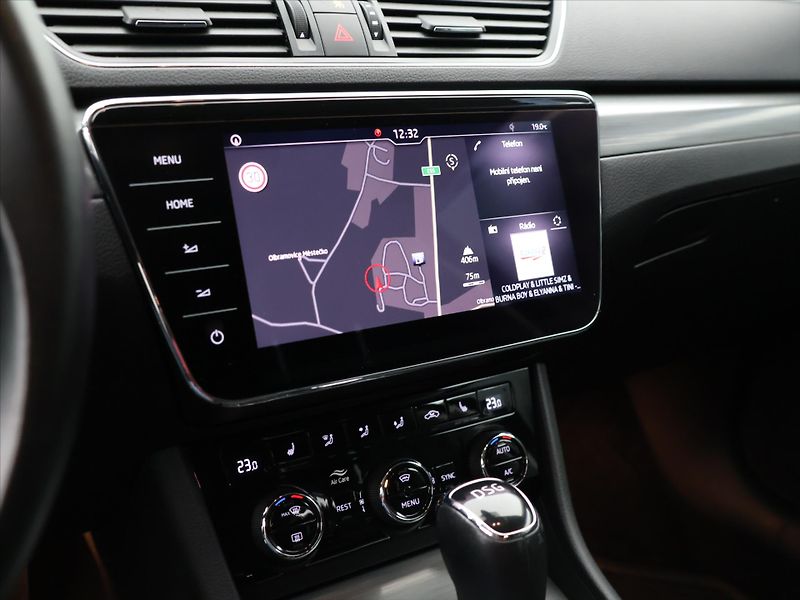 Škoda Superb 2,0 TDI 140kW DSG Style LED - fotka 22 z 34
