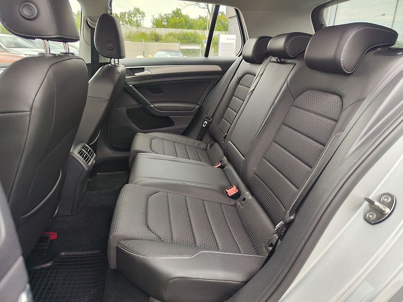 Volkswagen Golf 1.4 TSI/92kW Comfortline DSG - fotka 11 z 38
