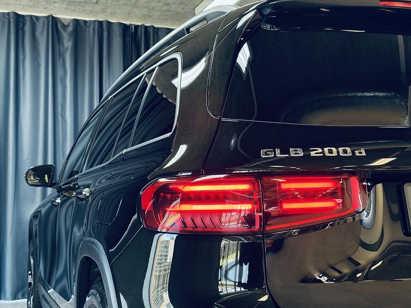 Mercedes-Benz GLB (2024) 200d*4M*PANO*ZÁRUKA*360 - fotka 9 z 36