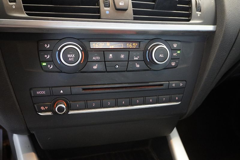 BMW X3 3,0 XDRIVE30D AUTOMAT - fotka 15 z 29