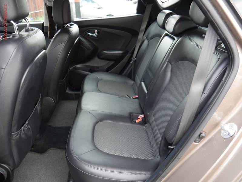 Hyundai ix35 (2013) 1.7CRDI, ČR, AC, tempo, park - fotka 10 z 15
