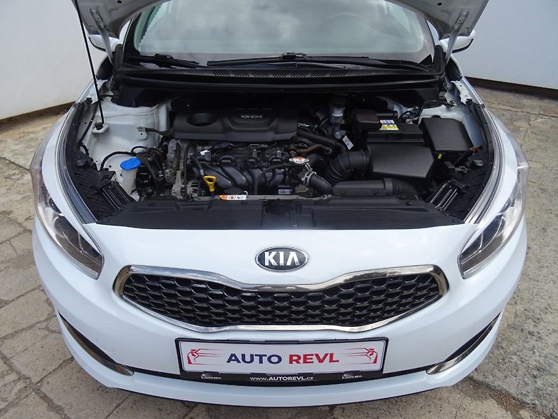 Kia Ceed (2017) 1.6GDi,99kW,1majČR,s.kni,klima - fotka 20 z 23