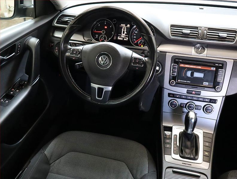 Volkswagen Passat (2012) 2.0 TDI, 4X4, Automat - fotka 7 z 23