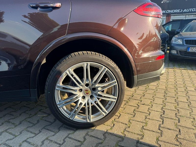Porsche Cayenne (2017) PLATINUM 4X4 3,6i 220 KW DPH - fotka 17 z 50