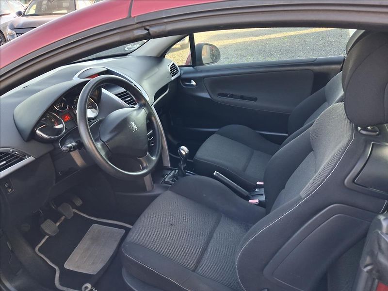 Peugeot 207 1,6 207 CC - fotka 9 z 12