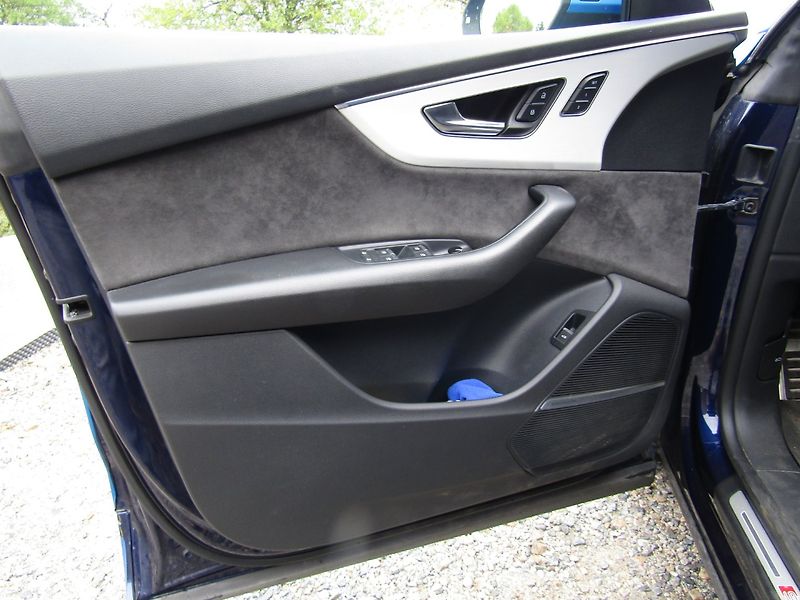 Audi Q8 (2021) 50 TDI 210kW  S-LINE - fotka 18 z 42
