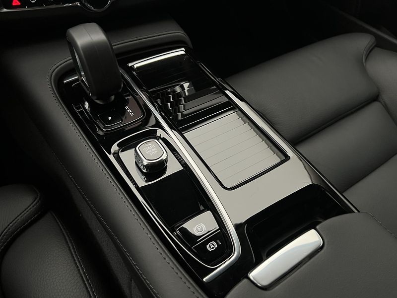 Volvo V90 T6 AWD DARK PLUS - fotka 26 z 45