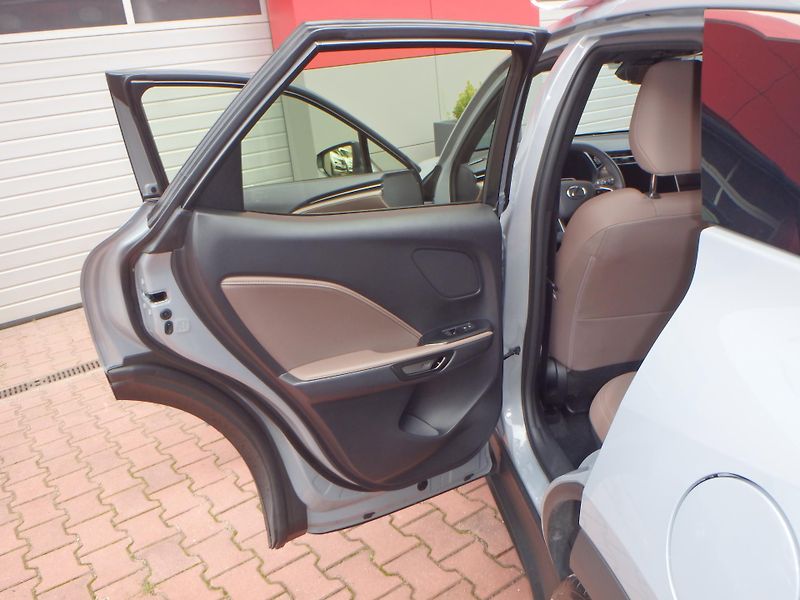 Lexus LBX (2024) 4x4 Elegant Tech  - fotka 18 z 28