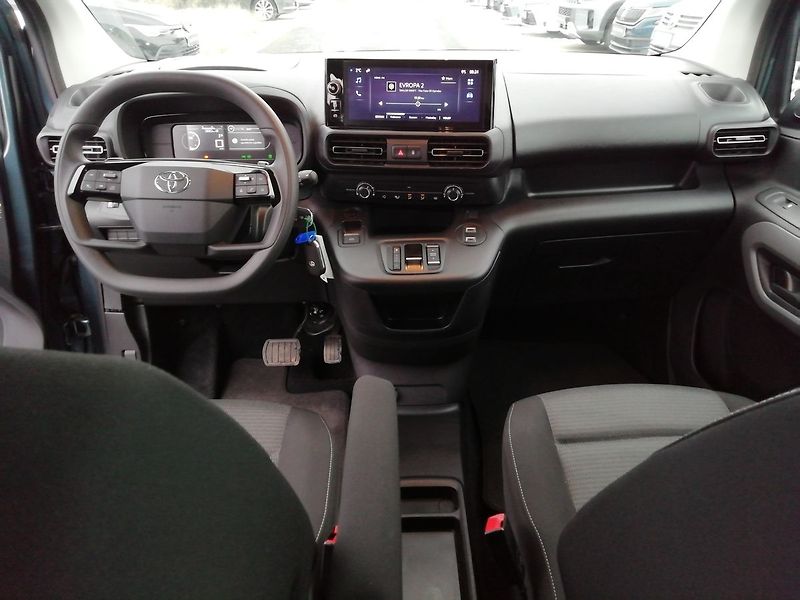 Toyota ProAce City Verso 1,5 D-4D L2 A/T Business - fotka 8 z 17
