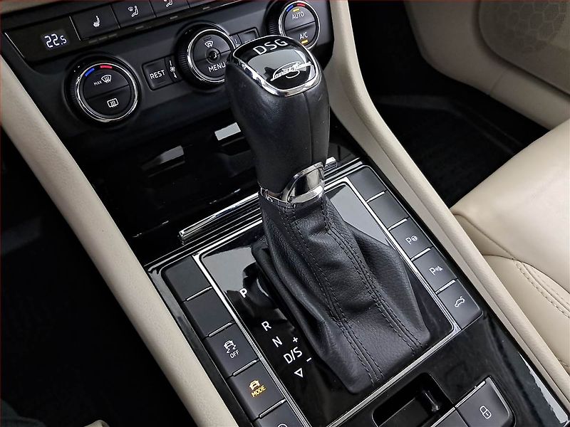 Škoda Superb (2016) 2.0 TDI, Automat, Kůže, Navi - fotka 13 z 26