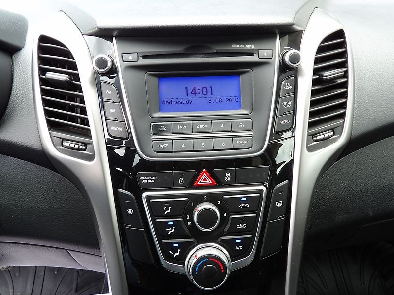 Hyundai i30 1.4i CVVT Trikolor ČR - fotka 22 z 28