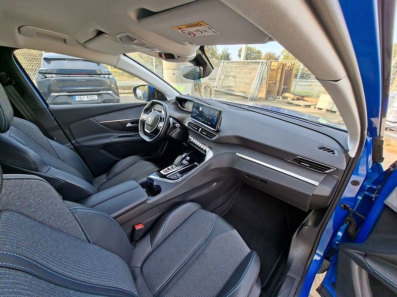 Peugeot 3008 ALLURE PACK HYBRID 225 e-EAT8 - fotka 15 z 31