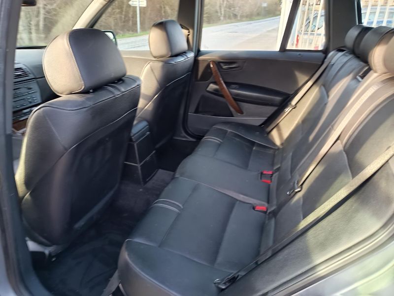 BMW X3 (2004) 3.0i automat - fotka 34 z 38