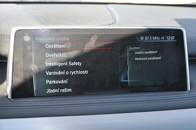 BMW X5 xDrive 40d 230kW M-Paket - fotka 29 z 33