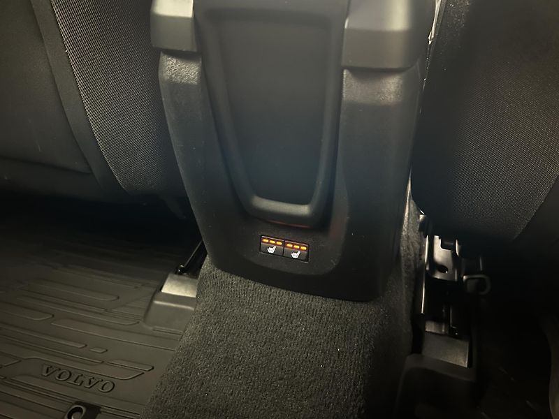 Volvo V40 CC D3 PLUS AUT - fotka 20 z 39