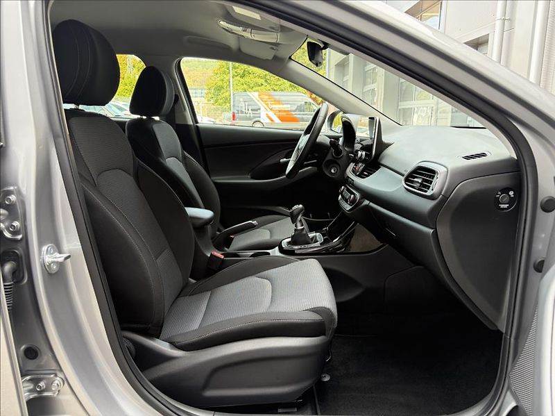 Hyundai i30 1,5 DPi  WG FL Family Climate - fotka 11 z 22