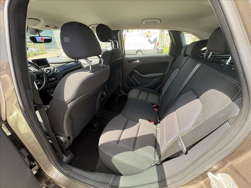 Mercedes-Benz Třídy B 1,6 200i 115kW AT,Výhřev,Kamer - fotka 29 z 37