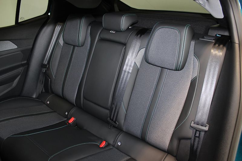 Peugeot 408 (2026) ALLURE Hybrid 145 e-DCS6 - fotka 18 z 20
