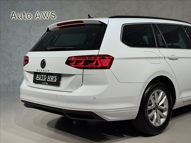 Volkswagen Passat 2,0 TDi  DSG Business IQ Light - fotka 10 z 43