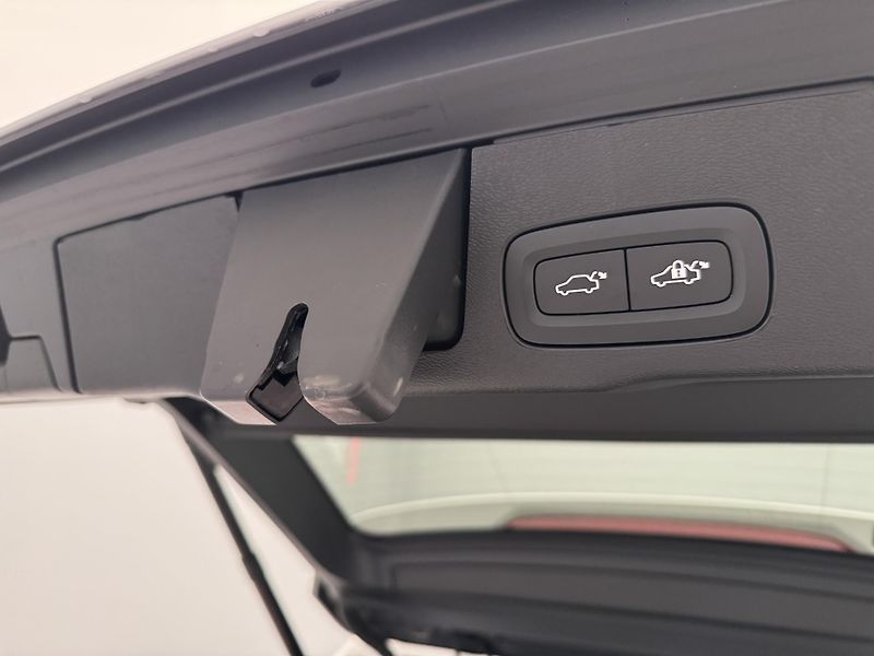 Volvo XC60 T8 AWD RECHARGE BRIGHT PLUS  - fotka 27 z 46