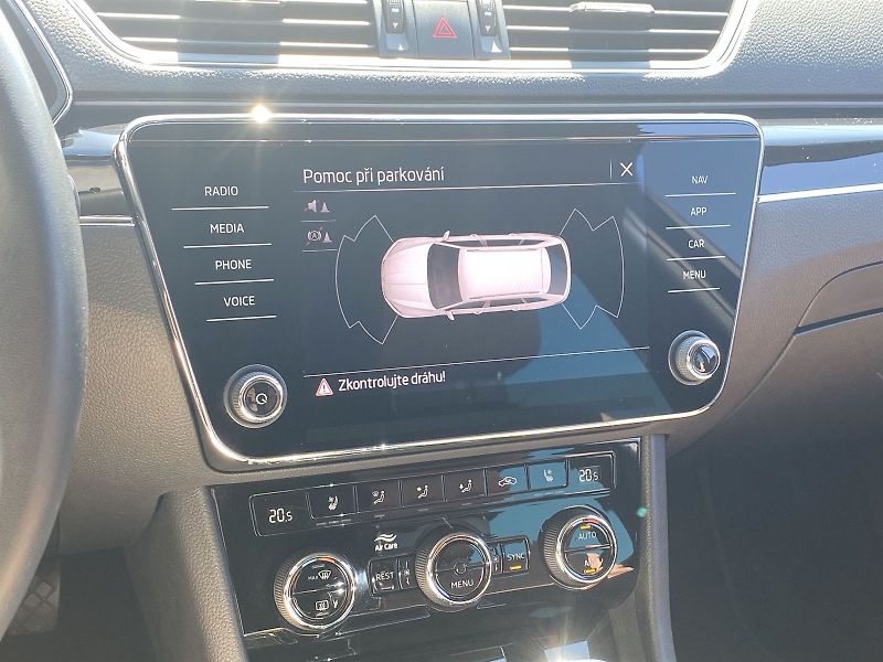 Škoda Superb (2023) Combi 2.0 TDI DSG L&K - fotka 12 z 35