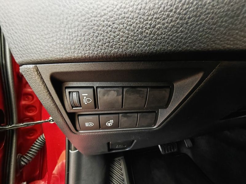 Toyota Yaris 1.5 TNGA HEV Executive VIP - fotka 24 z 33