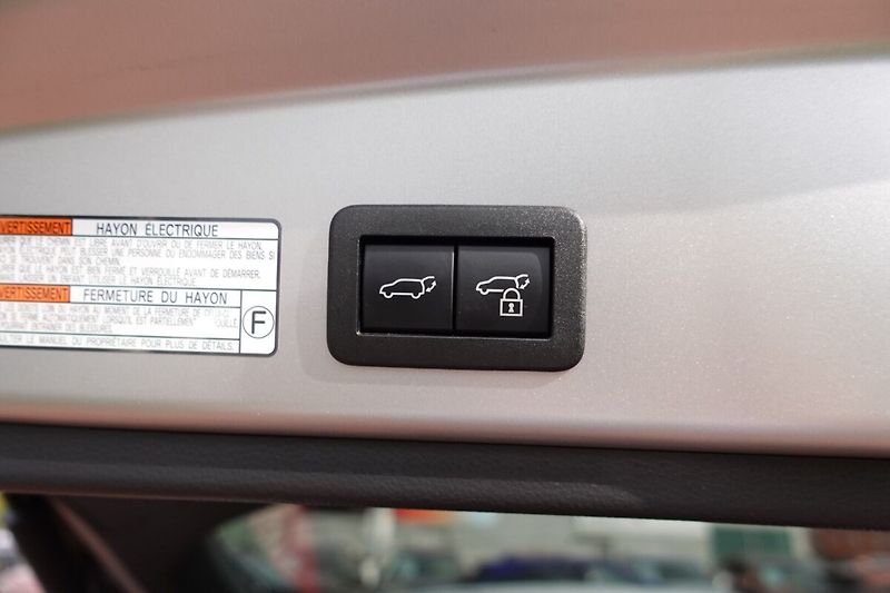 Toyota Corolla Cross 1,8 HEV Comfort Tech FWD - fotka 15 z 33