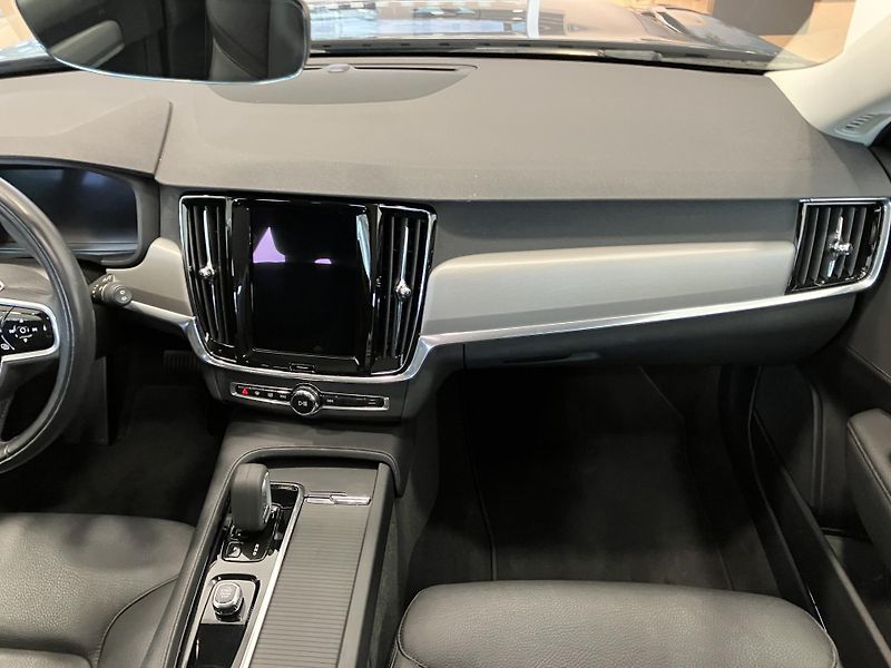 Volvo V90 B4 AWD Momentum PRO AT8, ČR - fotka 17 z 42