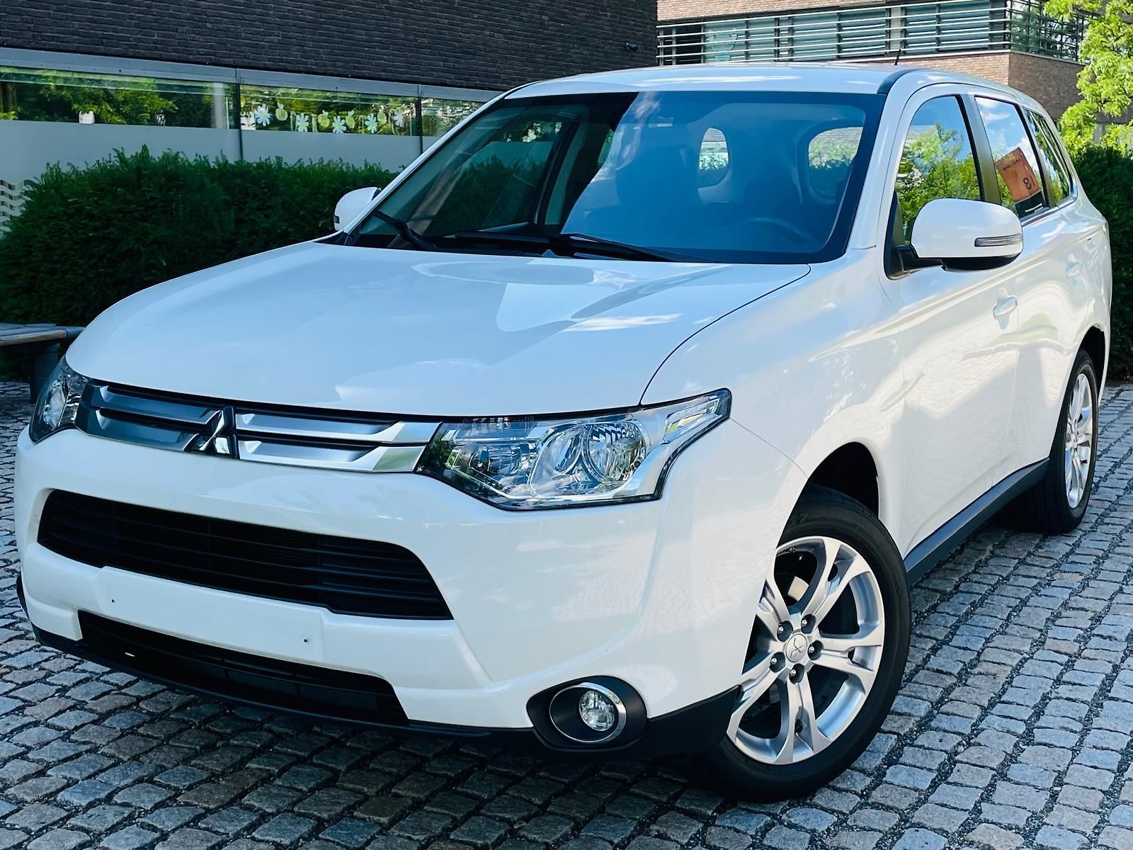 Mitsubishi Outlander 2.0i MANUÁL 1.MAJ SERVISKA 2WD